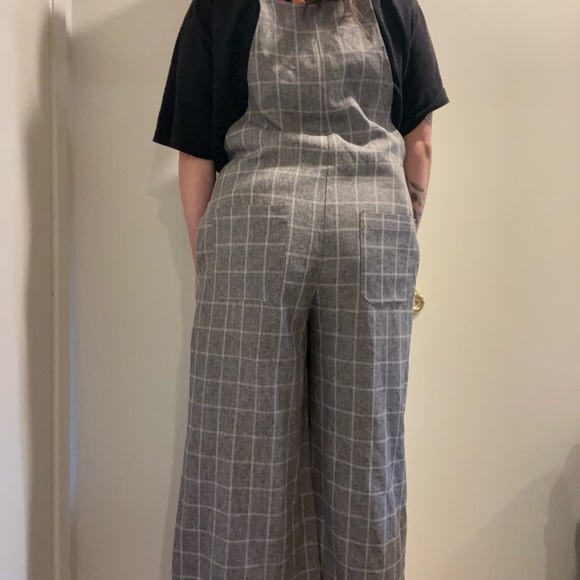*READ DESCRIPTION* Gray Striped  Oversized style Overalls - Picture 5 of 8
